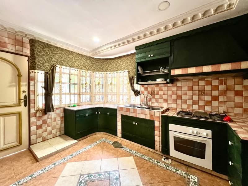 Rumah Banglo untuk Dijual di Taman Bukit Rinting (Masai) - Serene Teh - Kitchen - PropertyGuru.com.my
