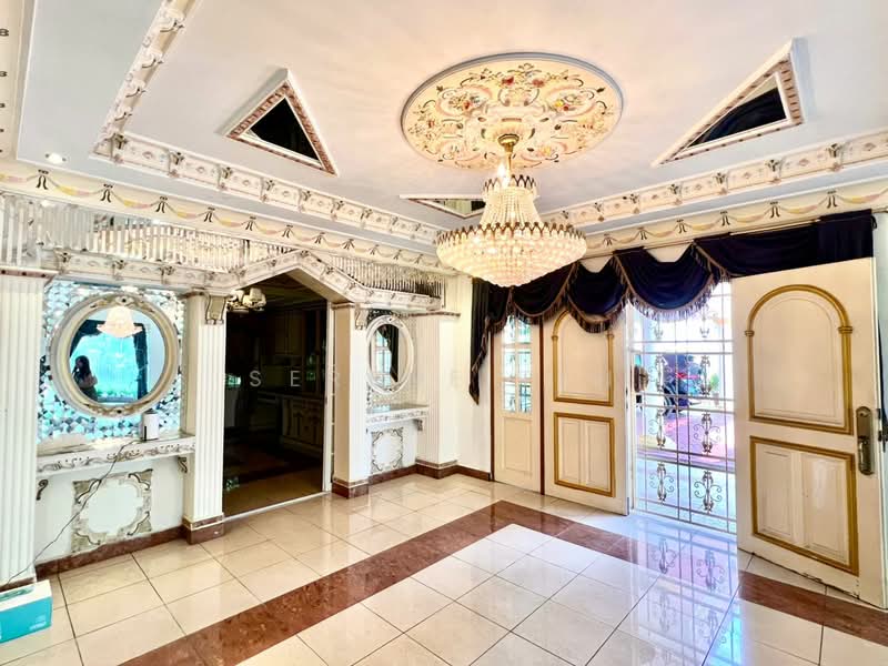 Rumah Banglo untuk Dijual di Taman Bukit Rinting (Masai) - Serene Teh - Entrance - PropertyGuru.com.my