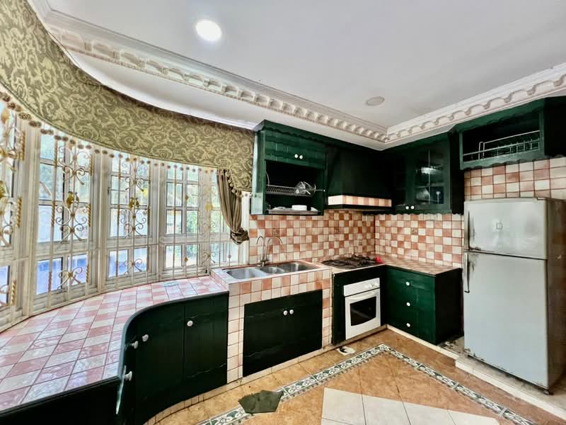 Rumah Banglo untuk Dijual di Taman Bukit Rinting (Masai) - Serene Teh - Kitchen - PropertyGuru.com.my