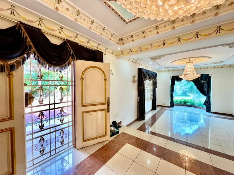 Rumah Banglo untuk Dijual di Taman Bukit Rinting (Masai) - Serene Teh - Entrance - PropertyGuru.com.my