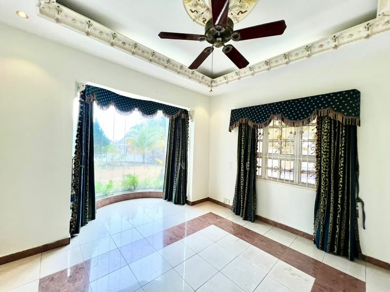 Rumah Banglo untuk Dijual di Taman Bukit Rinting (Masai) - Serene Teh - Living Room - PropertyGuru.com.my