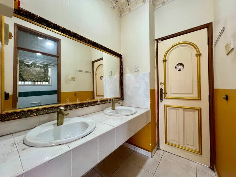 Rumah Banglo untuk Dijual di Taman Bukit Rinting (Masai) - Serene Teh - Bathroom - PropertyGuru.com.my