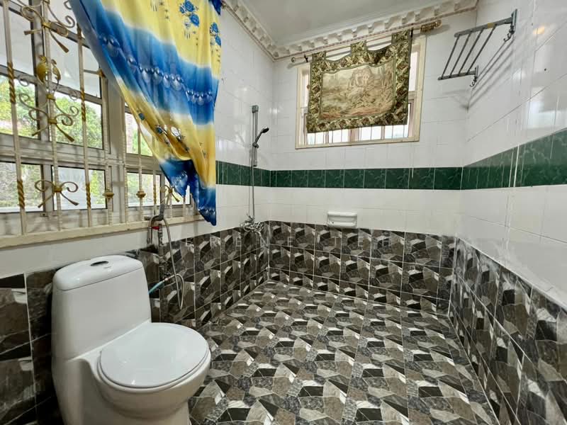 Rumah Banglo untuk Dijual di Taman Bukit Rinting (Masai) - Serene Teh - Bathroom - PropertyGuru.com.my