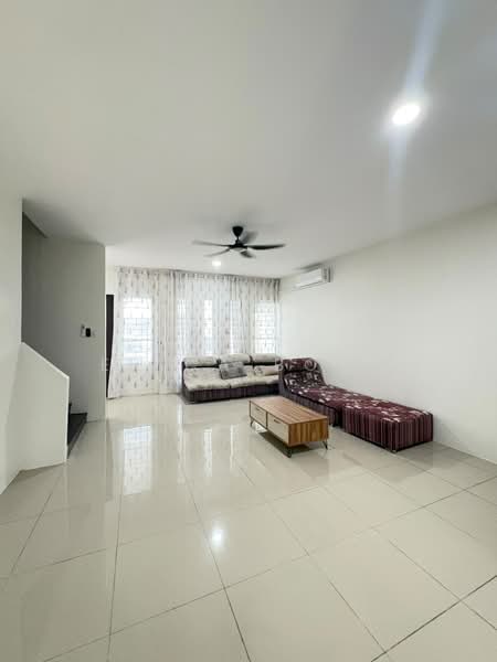 Rumah Teres untuk Disewa di Kuching (Sarawak) - Erica Bong - Living Room - PropertyGuru.com.my