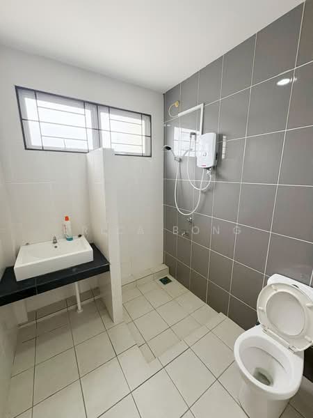 Rumah Teres untuk Disewa di Kuching (Sarawak) - Erica Bong - Bathroom - PropertyGuru.com.my