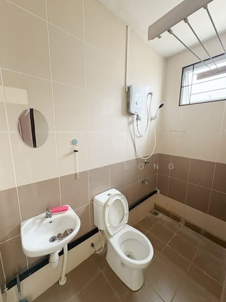 Rumah Teres untuk Disewa di Kuching (Sarawak) - Erica Bong - Bathroom - PropertyGuru.com.my