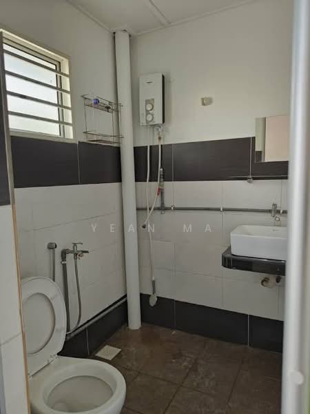Terraced House for Rent in Bandar Country Homes (Rawang) - Yean Ma - Bathroom - PropertyGuru.com.my