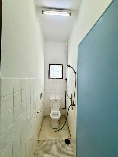 Commercial Semi-D for Rent in Taman Abad (Johor Bahru) - Fong Lik - Bathroom - PropertyGuru.com.my