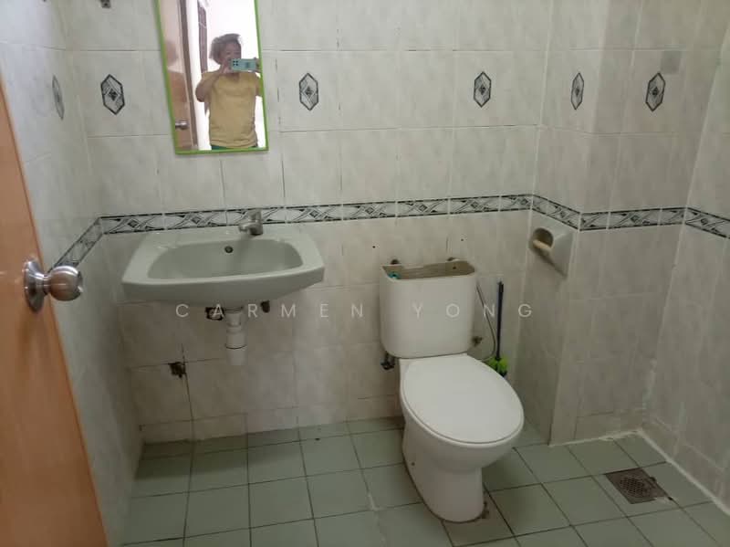Flat for Sale at Pangsapuri SS8 Kelana Jaya - Carmen Yong - Bathroom - PropertyGuru.com.my