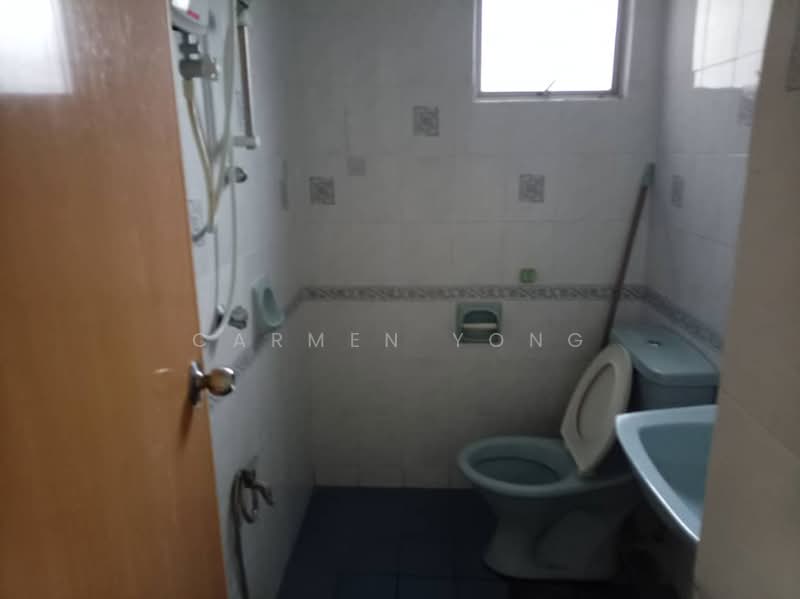 Flat for Sale at Pangsapuri SS8 Kelana Jaya - Carmen Yong - Bathroom - PropertyGuru.com.my