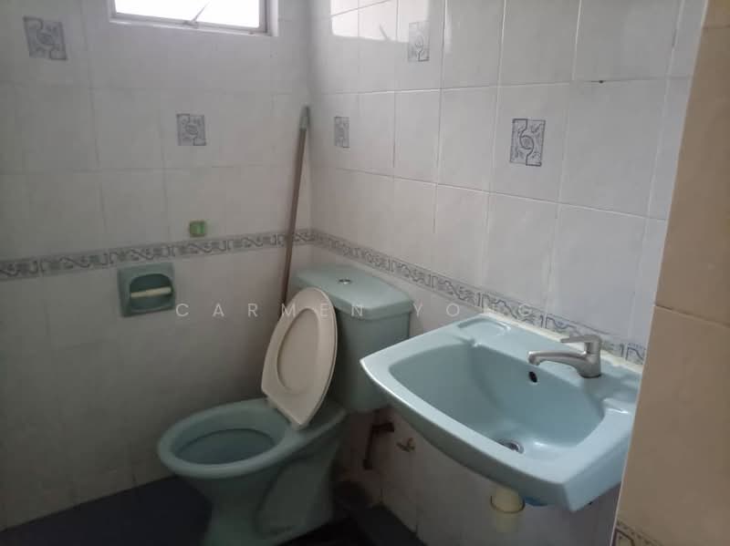 Flat for Sale at Pangsapuri SS8 Kelana Jaya - Carmen Yong - Bathroom - PropertyGuru.com.my