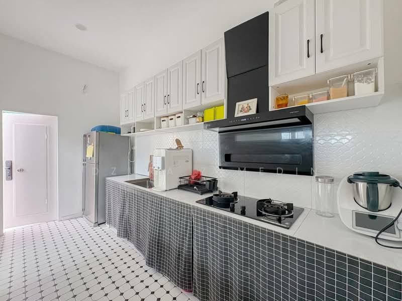 Bungalow for Sale in Sungai Merab (Dengkil) - Adzura Zamedin - Kitchen - PropertyGuru.com.my