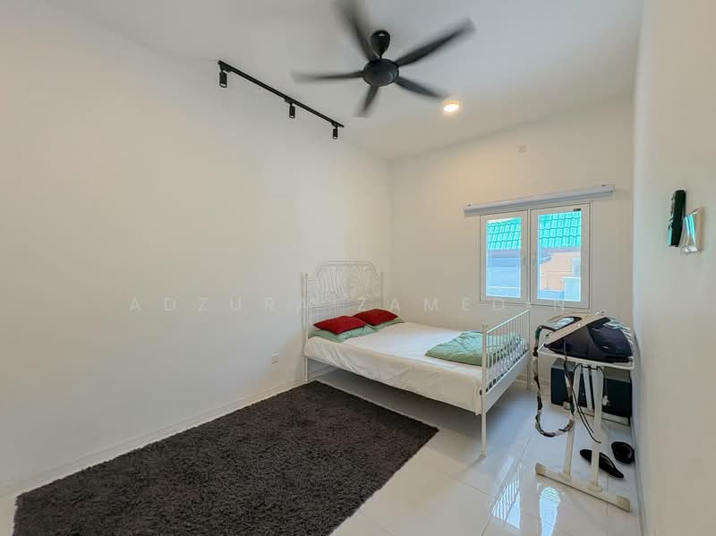 Bungalow for Sale in Sungai Merab (Dengkil) - Adzura Zamedin - Bedroom - PropertyGuru.com.my