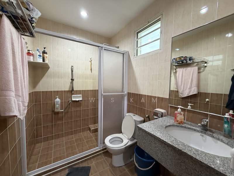 Rumah Berkembar untuk Dijual di Tanjung Tokong (Penang) - Lewis Kam - Bathroom - PropertyGuru.com.my