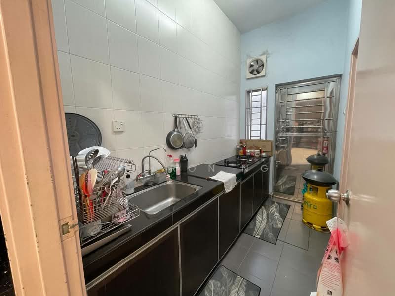 Rumah Teres 2 Tingkat untuk Dijual di Taman Setia Indah (Tebrau) - Sharon Ng - Kitchen - PropertyGuru.com.my