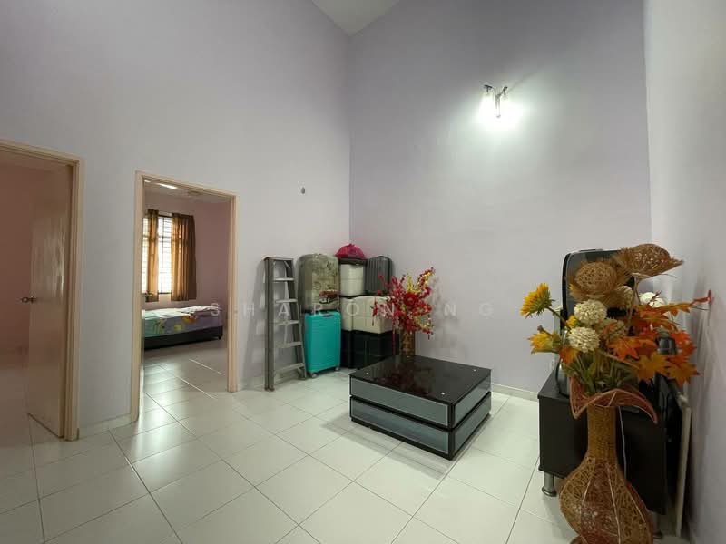 Rumah Teres 2 Tingkat untuk Dijual di Taman Setia Indah (Tebrau) - Sharon Ng - Living Room - PropertyGuru.com.my