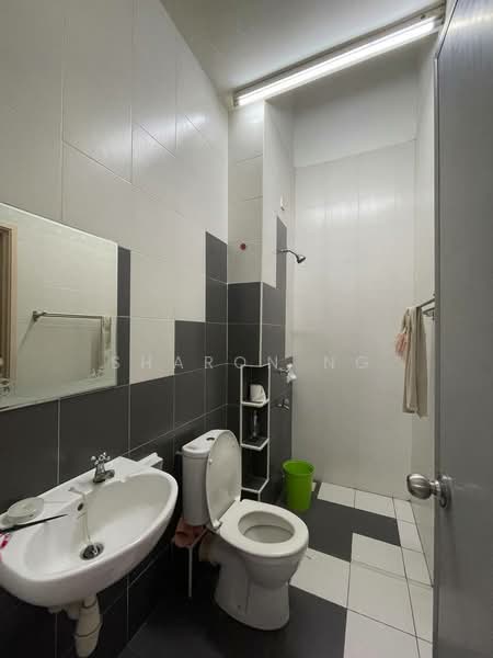 Rumah Teres 2 Tingkat untuk Dijual di Taman Setia Indah (Tebrau) - Sharon Ng - Bathroom - PropertyGuru.com.my