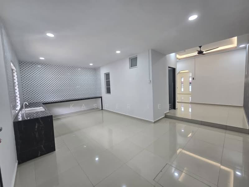 Rumah Teres 2 Tingkat untuk Dijual di Taman Puteri Wangsa (Ulu Tiram) - Kasper Lee - Kitchen - PropertyGuru.com.my