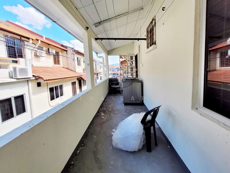 Rumah Teres 2 Tingkat untuk Dijual di Saujana Damansara (Damansara Damai) - Reena Sarif - Balcony - PropertyGuru.com.my
