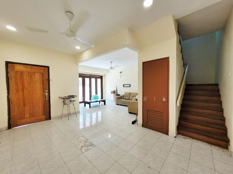 Rumah Teres 2 Tingkat untuk Dijual di Saujana Damansara (Damansara Damai) - Reena Sarif - Living Room - PropertyGuru.com.my
