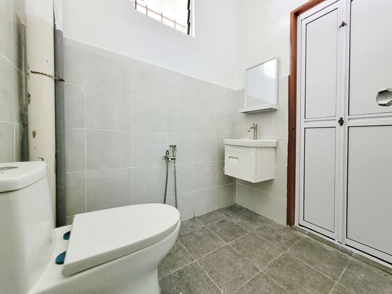 Rumah Teres 2 Tingkat untuk Dijual di Saujana Damansara (Damansara Damai) - Reena Sarif - Bathroom - PropertyGuru.com.my
