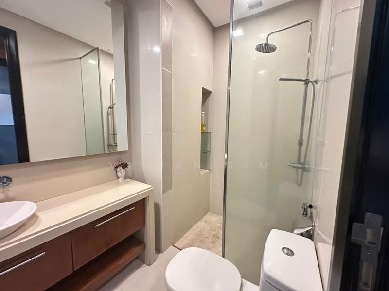 Service Residence for Sale at Straits Quay (The Suites at Waterside) - Vivian Sim - Bathroom - PropertyGuru.com.my