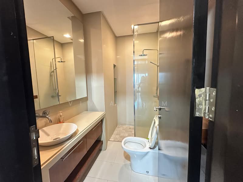 Service Residence for Sale at Straits Quay (The Suites at Waterside) - Vivian Sim - Bathroom - PropertyGuru.com.my