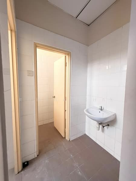 Shop for Rent in Bandar Puncak Alam (Puncak Alam) - Rohana Ishak - Interior - PropertyGuru.com.my