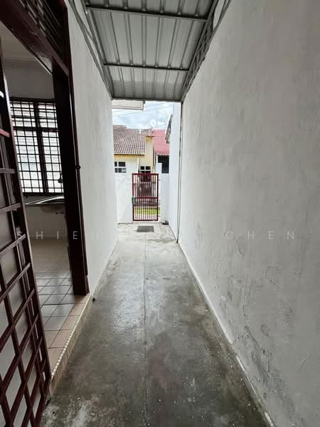 Rumah Teres 1 Tingkat untuk Dijual di Taman Puteri Wangsa (Ulu Tiram) - Shieh Long Chen - Exterior - PropertyGuru.com.my