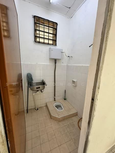 Rumah Teres 1 Tingkat untuk Dijual di Taman Puteri Wangsa (Ulu Tiram) - Shieh Long Chen - Bathroom - PropertyGuru.com.my