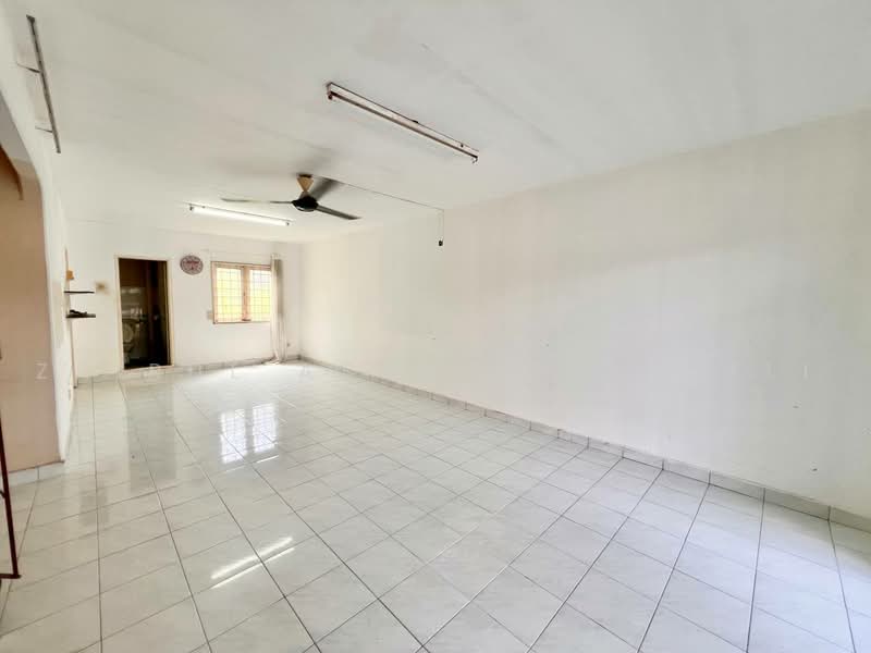 Rumah Teres 2 Tingkat untuk Dijual di Bangi (Selangor) - Zairul Asrah Zulkefli - Living Room - PropertyGuru.com.my