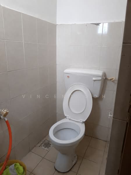 Rumah Flat untuk Dijual di Lestari Apartment - Vincent Goh - Bathroom - PropertyGuru.com.my