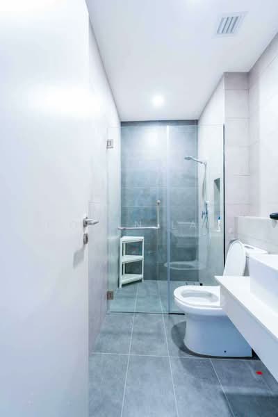 Servis Apartment untuk Dijual di SWNK Houze @ BBCC - Cogan Law - Bathroom - PropertyGuru.com.my