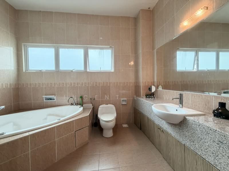 Rumah Berkembar untuk Dijual di Saujana (Selangor) - Vincent Liaw - Bathroom - PropertyGuru.com.my