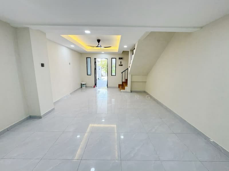 Rumah Teres 2 Tingkat untuk Dijual di Taman Kota Masai (Pasir Gudang) - Wil Mong - Living Room - PropertyGuru.com.my