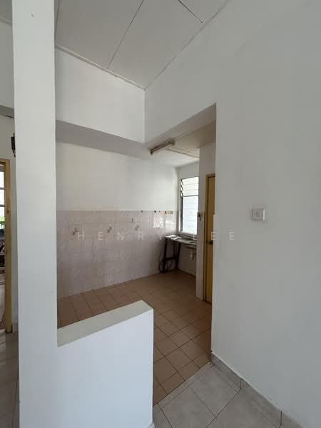 Apartment for Sale at Vista Seri Alam - Henry Lee - Kitchen - PropertyGuru.com.my