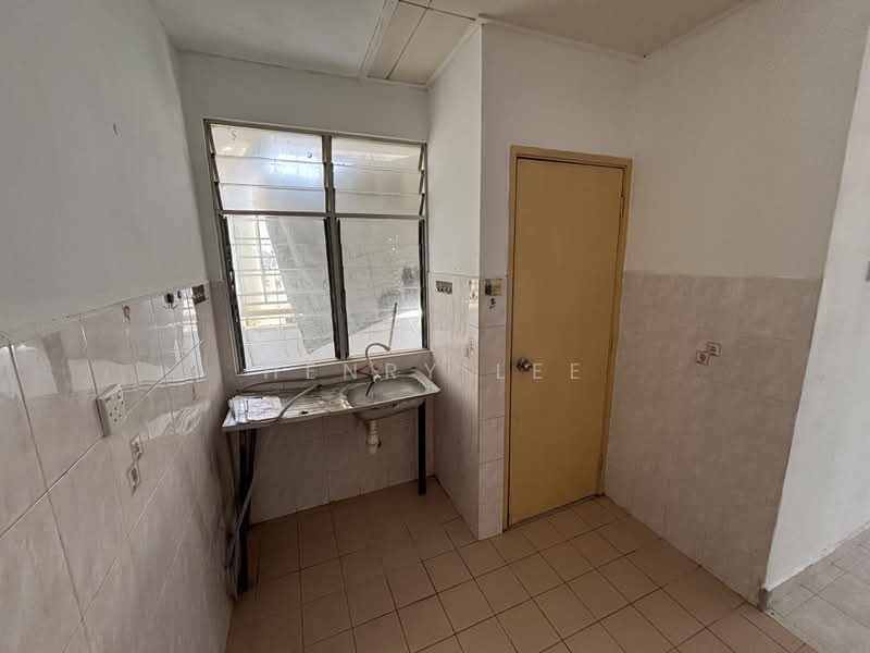 Apartment for Sale at Vista Seri Alam - Henry Lee - Kitchen - PropertyGuru.com.my