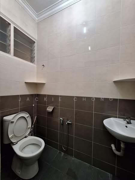 Rumah Teres 2 Tingkat untuk Dijual di Taman Overseas Union (Taman Oug) (Jalan Klang Lama (Old Klang Road)) - Jackie Chong - Bathroom - PropertyGuru.com.my