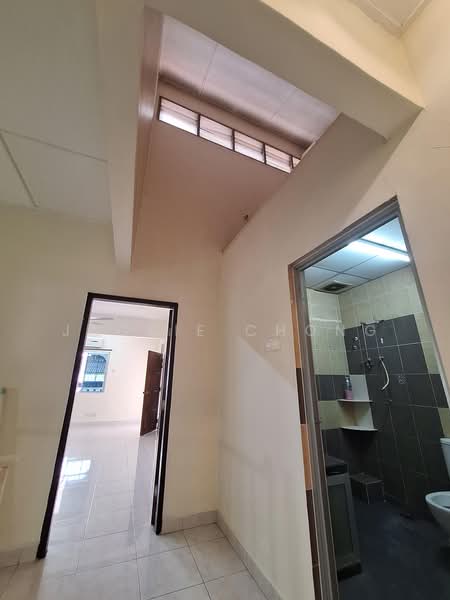 Rumah Teres 2 Tingkat untuk Dijual di Taman Overseas Union (Taman Oug) (Jalan Klang Lama (Old Klang Road)) - Jackie Chong - Bathroom - PropertyGuru.com.my