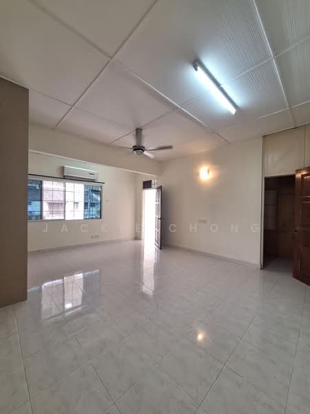 Rumah Teres 2 Tingkat untuk Dijual di Taman Overseas Union (Taman Oug) (Jalan Klang Lama (Old Klang Road)) - Jackie Chong - Living Room - PropertyGuru.com.my