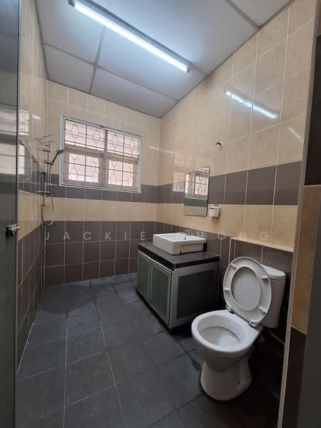 Rumah Teres 2 Tingkat untuk Dijual di Taman Overseas Union (Taman Oug) (Jalan Klang Lama (Old Klang Road)) - Jackie Chong - Bathroom - PropertyGuru.com.my