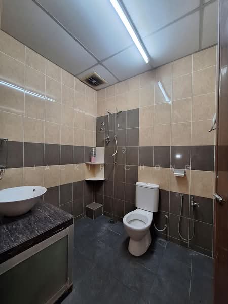 Rumah Teres 2 Tingkat untuk Dijual di Taman Overseas Union (Taman Oug) (Jalan Klang Lama (Old Klang Road)) - Jackie Chong - Bathroom - PropertyGuru.com.my