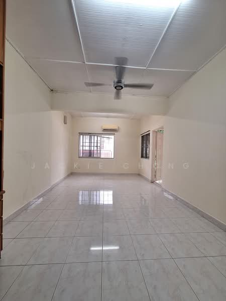 Rumah Teres 2 Tingkat untuk Dijual di Taman Overseas Union (Taman Oug) (Jalan Klang Lama (Old Klang Road)) - Jackie Chong - Living Room - PropertyGuru.com.my