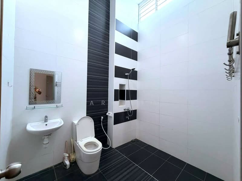 Cluster House for Sale in Taman Nusa Bestari (Iskandar Puteri (Nusajaya)) - Karl Lim - Bathroom - PropertyGuru.com.my