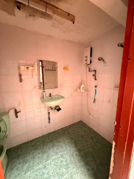 Rumah Teres 1 Tingkat untuk Dijual di Taman Abad (Johor Bahru) - Melinda Ee - Bathroom - PropertyGuru.com.my