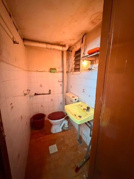 Rumah Teres 1 Tingkat untuk Dijual di Taman Abad (Johor Bahru) - Melinda Ee - Bathroom - PropertyGuru.com.my