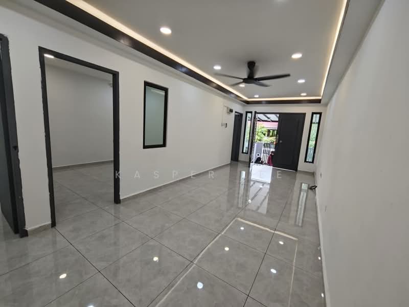 Rumah Teres 1 Tingkat untuk Disewa di Taman Johor Jaya (Johor Bahru) - Kasper Lee - Living Room - PropertyGuru.com.my
