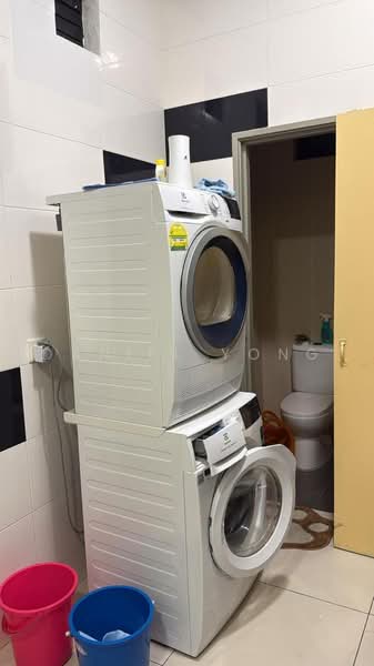 Service Residence for Sale at D'Summit Residences - Daniel Yong - Bathroom - PropertyGuru.com.my