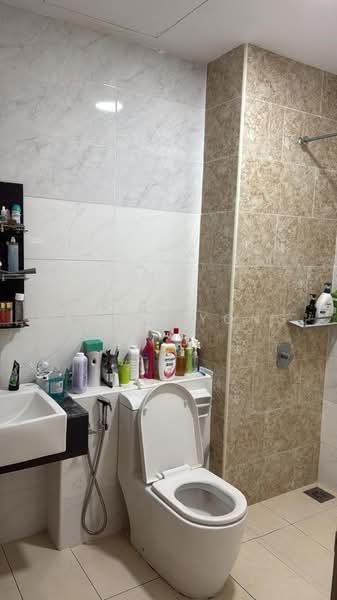 Service Residence for Sale at D'Summit Residences - Daniel Yong - Bathroom - PropertyGuru.com.my