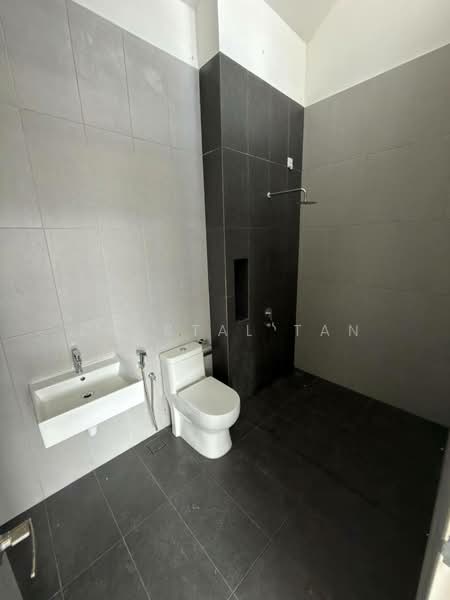 Rumah Teres 2 Tingkat untuk Dijual di Taman Mount Austin (Tebrau) - Crystal Tan - Bathroom - PropertyGuru.com.my